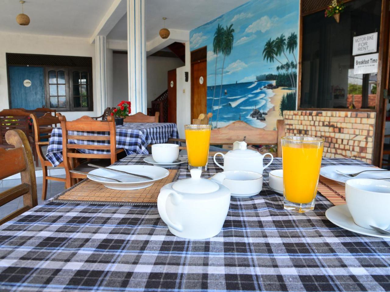 Happy Tuna Guesthouse Hikkaduwa Eksteriør bilde